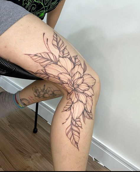 #CoolTattoos #TattooArt #InkMaster #TattooDesigns #InkedUp #TattooLovers #InkInspiration #TattooIdeas #CreativeInk #TattooStyle Side Of Leg Tattoo, Leg Sleeve Women, Unique Leg Tattoos Women, Unique Leg Tattoos, Unique Thigh Tattoos, Tattoo Ideas Geometric, Over The Knee Tattoo, Knee Tattoo Ideas, Side Leg Tattoo