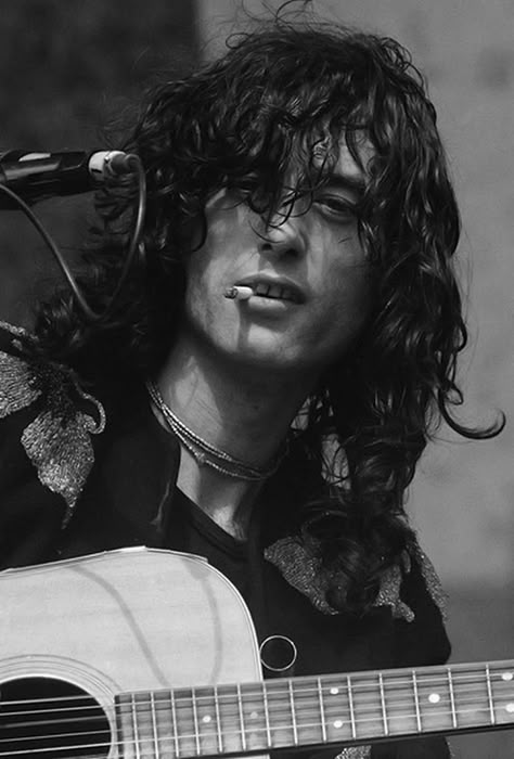 I want a boyfriend who looks like this who can play guitar just as well, probably asking for too much right? :P Mia Tyler, Soul Jazz, Musica Rock, Steven Tyler, Rock N’roll, Jimmy Page, I'm With The Band, Robert Plant, Mötley Crüe