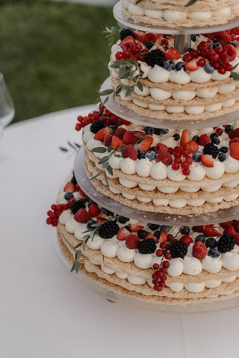 Italian Winery, Rustic Italian Wedding, Food Truck Wedding, Italian Wedding Cakes, Wedding Planning Apps, Wedding Cake Alternatives, Italian Cake, Dream Wedding Cake, Tuscan Wedding