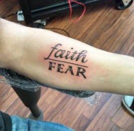 i want this on my wrist so bad. would show so much first of all covering scars and second of all showing that with my faith none of my fears are existent. Faith Over Fear Tattoo, Psalm Tattoo, Fear Tattoo, Tattoo Over Scar, Tattoos Pinterest, Faith > Fear, Faith Tattoo, Best Tattoos For Women, Religious Tattoos