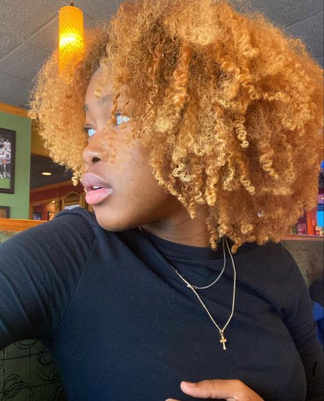 Dark Skin Blonde Hair, Blonde Natural Hair, Black Kids Braids Hairstyles, Dyed Curly Hair, Beauty Hair Color, Hair Color Streaks, Dyed Hair Inspiration, Dyed Natural Hair, Honey Blonde Hair