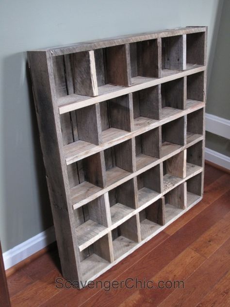 Pallet wood Cubby organizer shelves diy Cubby Organizer, Wood Storage Shelves, Cubby Shelves, Diy Bookshelf, Diy Muebles Ideas, Diy Regal, Diy Organizer, Garden Shelves, Shelves Diy