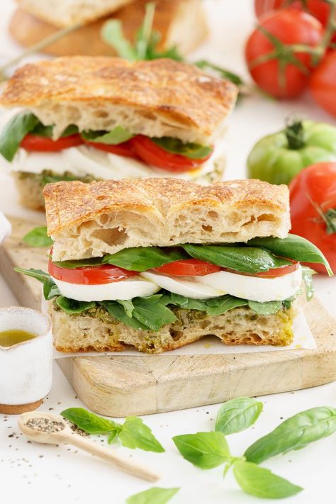 Caprese Salad Sandwich, Caprese Sandwich Recipe, Inn Ideas, Light Dinners, Healthy Sandwich, Sandwhich Recipes, Med Diet, Caprese Sandwich, Best Sandwich Recipes