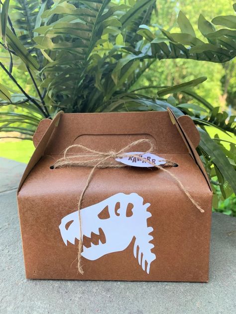 One Dinosaur Birthday, Box Dinosaur, Festa Jurassic Park, Jurassic Park Birthday Party, Dinosaur Favors, Jurassic Park Party, Dinosaur Birthday Theme, Jurassic Park Birthday, Dinosaur Party Supplies