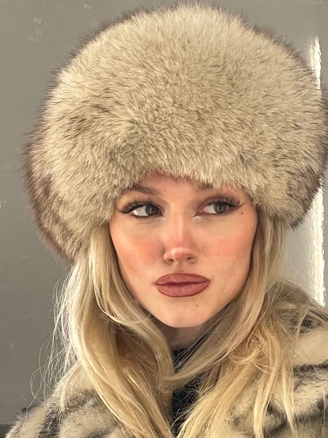 Russian Hats For Women, Russian Fur Hat Aesthetic, Slavic Girl Makeup, Russian Womens Fashion, Slavic Makeup Russian Style, Fur Hat Outfit, Russian Fur Hat, Russian Makeup, Slavic Core