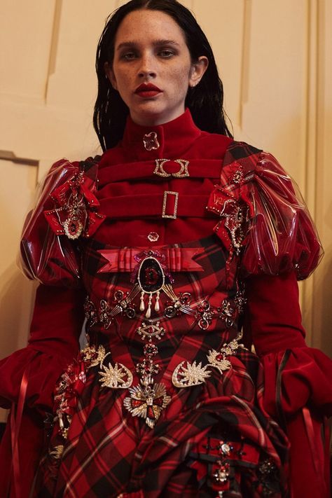 Dilara Findikoglu, Looks Street Style, Mode Inspo, Fantasy Fashion, Mode Inspiration, Fashion Details, Costume Design, Red And Black, Couture Fashion