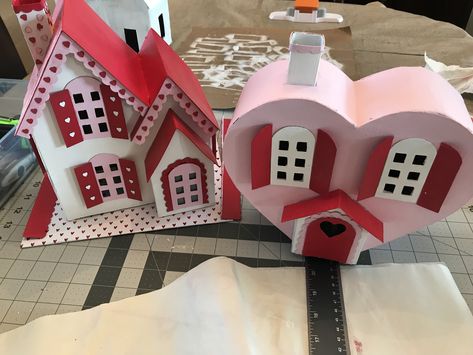 Valentine Putz House, Valentine Village Houses, Valentine Gingerbread, Valentine House, Vday Crafts, Shaped House, Heart House, Cardboard Houses, Valentine Door Decorations