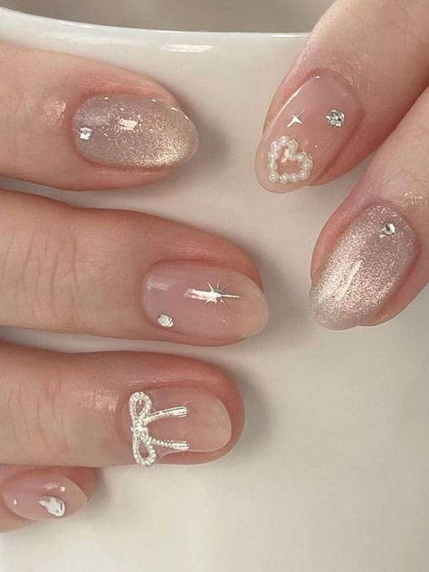 Korean bow nails: silver cat eye nails with a ribbon charm Saranghae Nails, Korean Nails Charms, Korean Gel Nails Simple, Nail Art Korean Style Trends, Nail Cute Korean, Nail Korean Style Cute, Korean Nail Ideas, Korean Almond Nails, Nail Ideas Korean