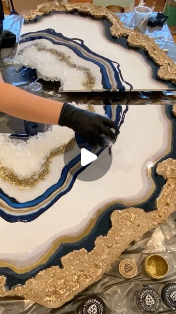 Resin Geode, Blue Geode, Geode Art, Free Shapes, November 8, Pouring Art, Diy Table, Resin Crafts, Resin Art