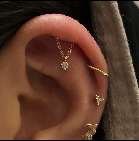 Hidden Helix Piercing, Hide Piercings, Jewlery Tattoo, Full Ear Piercings, Multiple Piercings Earrings, Ear Peircings, Helix Jewelry, Cool Ear Piercings, Pretty Ear Piercings