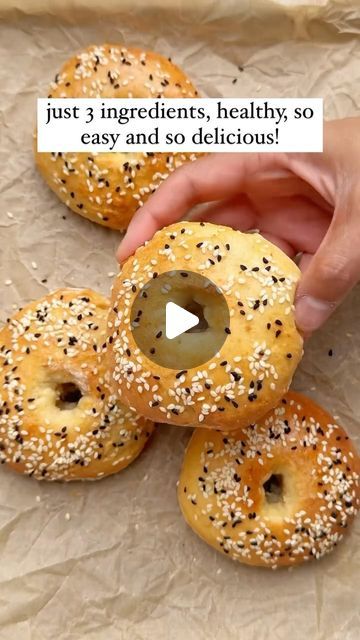 FUNQUICKBITES on Instagram: "🥯BAGELS 🥯 ⁣
⁣
Soft, fluffy and packed full of protein, these bagels are simply incredible. ⁣
⁣
I promise you, once you’ve made them, you’ll NEVER EVER buy store bought bagels again! ⁣
⁣
Enjoy ☺️ ⁣
⁣
DB x ⁣
⁣
INGREDIENTS⁣
⁣
▪️1 cup of self-raising flour⁣
▪️250g cottage cheese*⁣
▪️1 egg, beaten for egg wash ⁣
▪️Toppings: sesame seeds and nigella seeds ⁣
⁣
*works best when cottage cheese is blended to a smooth paste ⁣
⁣
METHOD⁣
⁣
▪️Preheat oven to 180c⁣
▪️In a bowl mix together flour and cottage cheese until combined. If too dry, slowly add some warm water. ⁣
▪️Transfer dough to a floured surface and knead until smooth.⁣
▪️Roll into a ball and cut into quarters.⁣
▪️Roll each quarter into a ball and then make a hole in the middle, gently pull apart to make a bage Cottage Cheese Bagels Recipe, Recipes Using Cottage Cheese Dinners, 3 Ingredient Bagels, Healthy High Protein Foods, Cottage Cheese Bagels, Savoury Bakes, Ww Meals, Cheese Bagels, Flower Vines