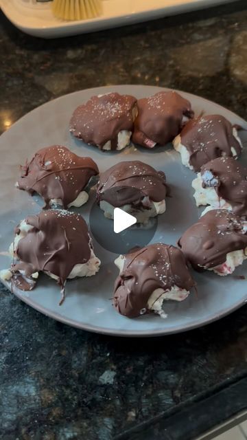 Michelle Dulevich on Instagram: "These little frozen yogurt bites are delicious! I promise! Now I don’t measure anything. I did use about a cup and a half of yogurt and then just what you saw of the chopped fruit. Measure with your heart. There’s really no recipe. It’s just exactly what this video shows you. I did sprinkle some sea salt before I put them in the freezer for the last time, but you don’t have to if you don’t want to. I have to control myself because these are really, really good!

#recipe 
#healthyrecipes 
#snacks 
#greekyogurt 
#delicious 
#friendship" Diy Frozen Yogurt, Frozen Fruit Snacks, Yogurt Treats, October Recipes, Frozen Yogurt Pops, Kids Desserts, Chopped Fruit, Frozen Snacks, October Food