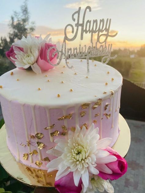 Anniversary Cake Ideas Simple Easy, Marriage Anniversary Cake Design, Small Cute Anniversary Cake, Unique Anniversary Cake Designs, Latest Anniversary Cake Designs, Wedding Anniversary Cake Design, Happy Wedding Anniversary Cake, Anniversary Cake Pictures, Cricket Theme Cake