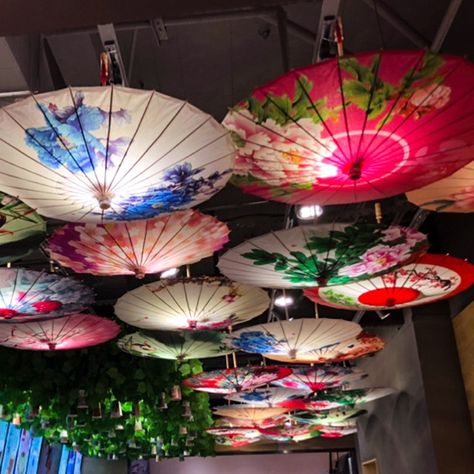 DD1173 Japanese Chinese Ceiling Decoration Umbrellas Craft Dance Props Parasols Handmade Silk Oiled Paper Umbrella https://m.alibaba.com/product/1600734767534/DD1173--Japanese-Chinese-Ceiling-Decoration.html?__sceneInfo={"cacheTime":"1800000","type":"appDetailShare"} Chinese Umbrella Decor, Umbrella Ceiling Decor, Umbrella Ceiling, Nye 2025, Dance Shoot, Oil Paper Umbrella, Chinese Umbrella, Dance Props, Tennis Art