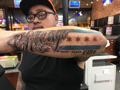 Chicago script with Chicago flag stars and bars forearm tattoo Chicago Forearm Tattoo, Chicago Themed Tattoos, Chicago Tattoo Ideas Men, Chicago Tattoo Ideas, Chicago Flag Tattoo, Chicago Skyline Tattoo, Chicago Tattoo, Tattoo Concepts, Forearm Sleeve