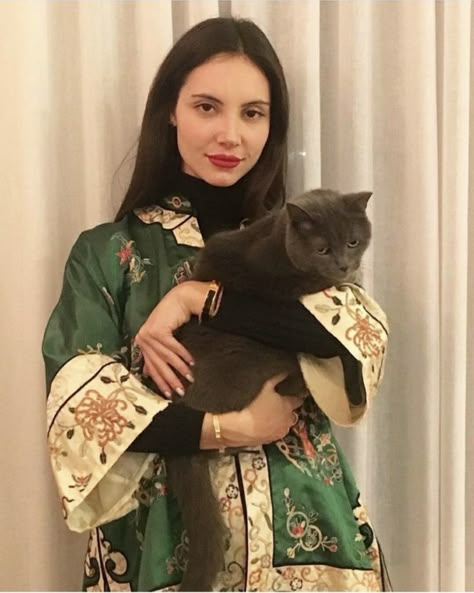 Anna Biller, The Love Witch Movie, Light Goth, She And Her Cat, Werewolf Girl, Samantha Robinson, Cher Outfits, The Love Witch, Siren Mermaid