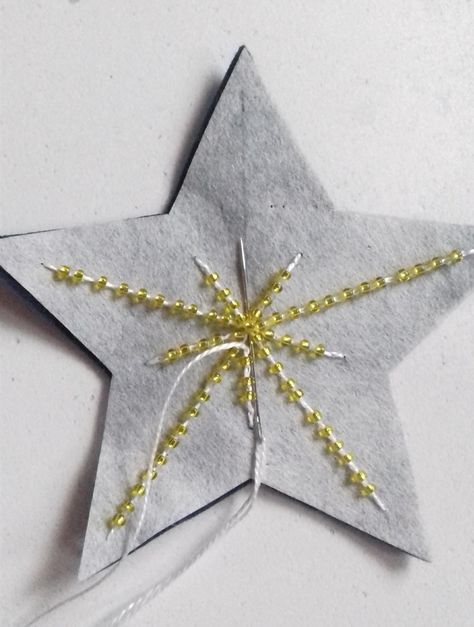 Learn how to make a felt star by following this free sewing tutorial. Perfect for beginner sewers and beyond, this DIY felt star can be used as an ornament or garland. Click through to download the free pattern and follow the step by step photo instructions. #sewingtutorial #christmascraft #lovetosew #sewingideas #handmade Felt Stars Christmas, Felt Star Pattern, Felt Star Ornaments, Diy Star Ornaments, Star Ornaments Diy, Star Garland Diy, Applique Stars, Felt Gingerbread Man, Felted Crafts