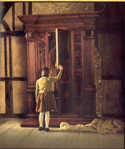 Narnia Closet, Narnia Wardrobe, Lion Witch Wardrobe, Narnia Movies, Narnia 3, C S Lewis, Chronicles Of Narnia, Fantasy Aesthetic, Book Nooks