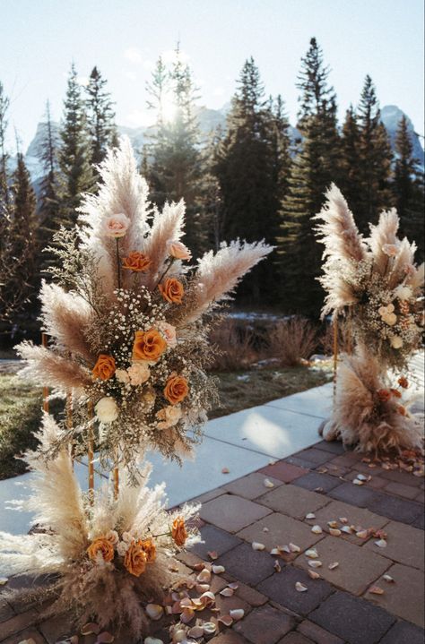 Boho Floor Arrangement Wedding, Pampas Arch Decor, Wedding Arches Outdoors Fall, Rustic Bohemian Wedding Decor Flowers, Rustic Wedding Venue Decor, Fall Wedding Floral Arrangements Ceremony, Rustic Brown Wedding Theme, Fall Wedding Alter Decor, Alter Flowers For Wedding