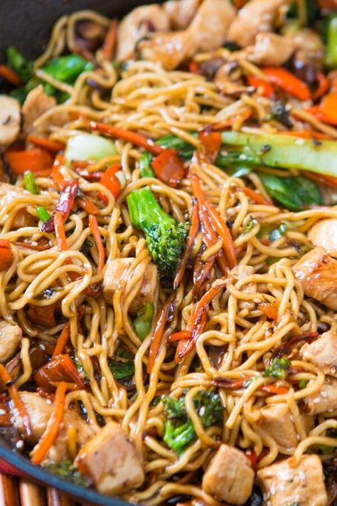 15 Minute Chicken, Chicken Lo Mein, Cibo Asiatico, Stir Fry Recipes Chicken, Lo Mein, God Mat, Chicken Stir Fry, Deilig Mat, Stir Fry Recipes