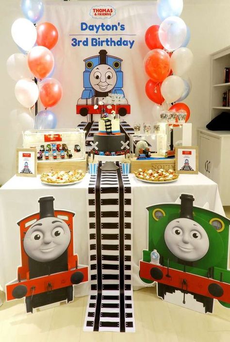 Friends Birthday Theme, Friends Birthday Party Ideas, Thomas And Friends Birthday, Train Birthday Decorations, Train Birthday Theme, Thomas Train Birthday, Train Theme Birthday Party, Thomas Birthday Parties, Thomas The Train Birthday Party