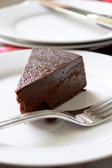 Flowerless Chocolate Cake, Easy Flourless Chocolate Cake, No Bake Chocolate Cake, Flourless Chocolate Torte, Entertaining Desserts, Flourless Chocolate Cake Recipe, Chocolate Cake With Coffee, Flourless Cake, Flourless Chocolate Cake