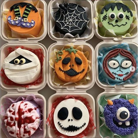 Mini Halloween Cakes, Haloween Cakes, Pasteles Halloween, Halloween Deserts, Postres Halloween, Bolo Halloween, Halloween Cake Decorating, Halloween Fest, Halloween Food Treats