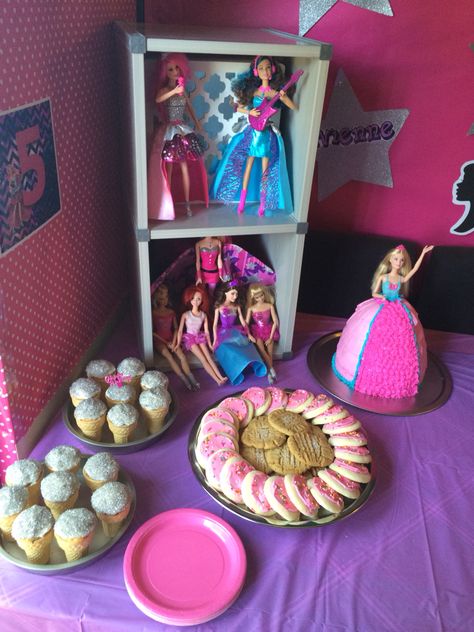 Rockstar Barbie Party, 8th Birthday Party Girl Themes, 8th Birthday Party Girl, Rockstar Party Ideas, Rock Barbie, Barbie Bday, Pop Star Party, Rockstar Party, Girly Party Ideas