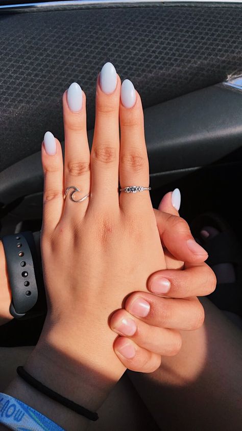 Solid Colour Almond Acrylic Nails, Basic Spring Nails Simple, Plain Beach Nails, Spring Nails Almond Shape Simple, Short Almond Dip Nails Spring, Spring Basic Nails, Basic Plain Nails, Summer Nails Single Color, Light Nail Ideas