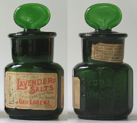 Old smelling salts bottle...Old miniature medicine bottle in green...easy label to reproduce Vintage Bottles Antiques, Vintage Medicine Bottle, Antique Medicine Bottles, Tincture Bottles, Old Medicine Bottles, Smelling Salts, Old Perfume Bottles, Paris 1900, Old Glass Bottles