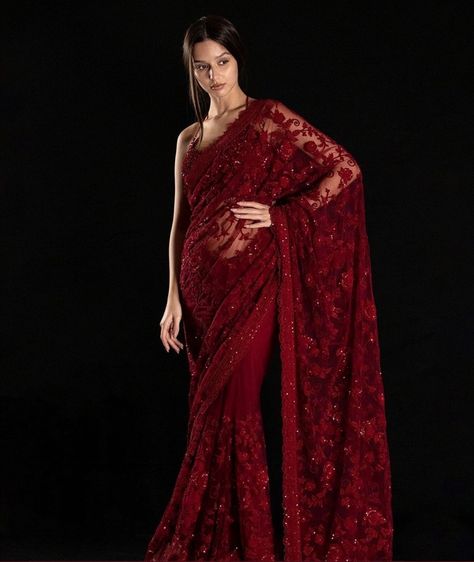 Maroon Indian Outfit, Maroon Net Saree, Maroon Saree, Simple Saree Designs, Indian Bridal Sarees, Traditional Blouse Designs, Latest Dress Design, Fancy Sarees Party Wear, Shotting Photo