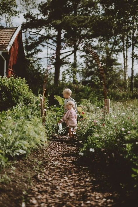 Farm Life Photography, Farm Life Aesthetic, Farm Aesthetic, Homestead Life, Farm Lifestyle, Farm Kids, Future Farms, Farm Photo, Country Lifestyle