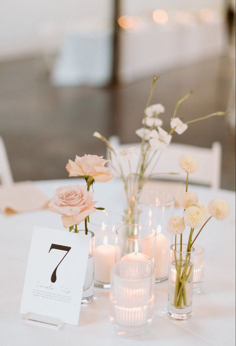 Simple Wedding Table Centerpieces Votive Candles, Small Flower Vases Wedding, Wedding Simple Flower Centerpieces, Dainty Floral Arrangement, Simple Wedding Setting, Simple Modern Centerpieces Wedding, Simple Flower Table Decor, Simple Flower And Candle Table Decor, Modern Centerpiece Ideas