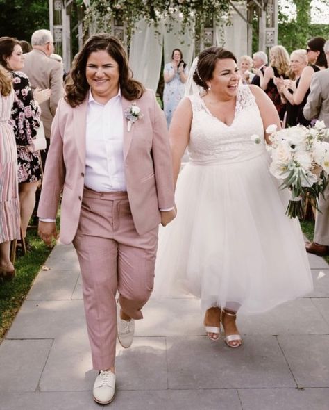 Lgbt Wedding Attire, Lesbian Wedding Outfits, White Wedding Suit, Mississippi Wedding, Women Suits Wedding, Queer Weddings, Two Brides, Lgbt Wedding, Lgbtq Wedding