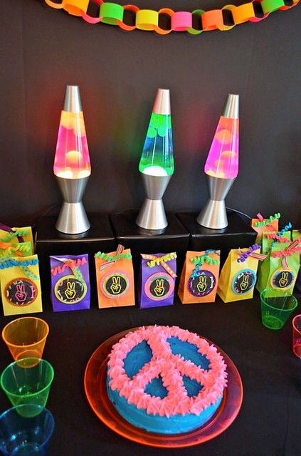 Emma's Bday Ideas 70s Birthday Party Ideas, Abba Party, 70s Party Decorations, 60's Party, 1970s Party, Dark Birthday, Decades Party, Hippie Birthday Party, 70s Party Theme