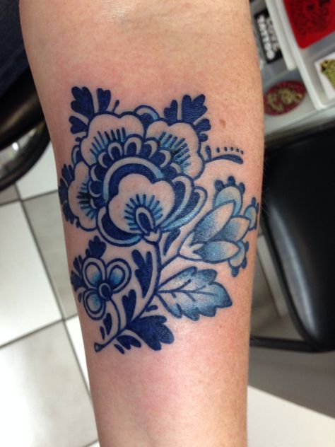 Dutch Tattoo, Pattern Tattoos, Tattoos Hand, Tattoo Trend, Tattoo Zeichnungen, Muster Tattoos, Blue Tattoo, Geniale Tattoos, Pattern Tattoo