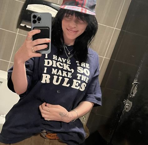 Billie Eilish Outfits, Best T Shirt, Christian Bale, Your Back, Eminem, The Rules, Favorite Person, Billie Eilish, Celebrity Crush