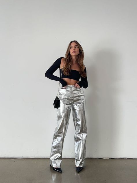 Sparkly Wide Leg Pants, Nye Outfits Parties, Silver Pants Outfit, New Years Fashion, Metallic Pants Outfit, Clothes Tiktok, Tiktok Finds, Metallic Trousers, Outfits New Year