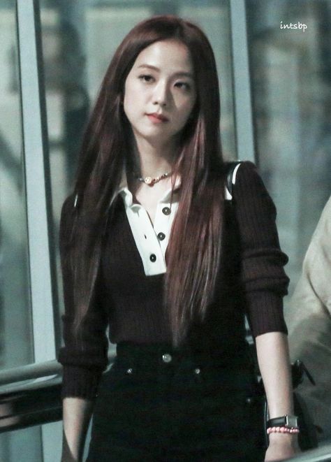 Jisoo Full Body Pic, Jisoo Girlfriend Material, Jisoo Girlfriend, Jisoo Outfit, Jisoo Black, Body Pic, Feminine Wardrobe, Girlfriend Material, Jisoo Blackpink