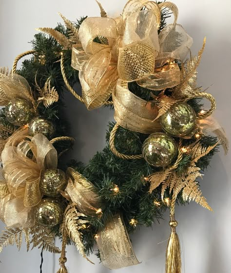 Green and Gold Christmas Wreath Green And Gold Wreath Christmas, Decorated Wreaths Christmas, Gold Christmas Wreath Ideas, Christmas Decor Ideas Gold, Gold Christmas Wreaths, Gold And Green Christmas, Gold Wreath Christmas, Decor Noel, Green Christmas Decor