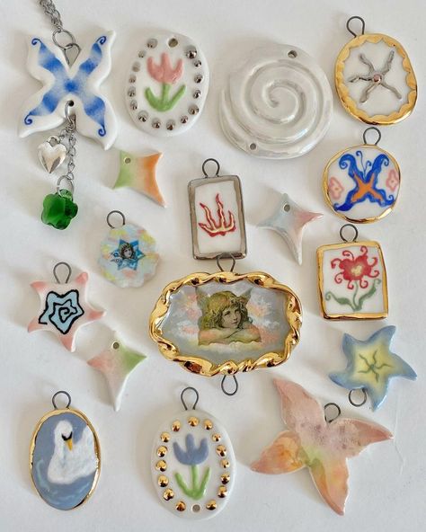 The Emma Series (@theemmaseries) • Instagram photos and videos Diy Polymer Clay Charms, Polymer Clay Paint, Craft Illustration, Arts N Crafts, Ceramic Charms, Clay Magnets, Clay Diy Projects, Tanah Liat, Diy Pottery