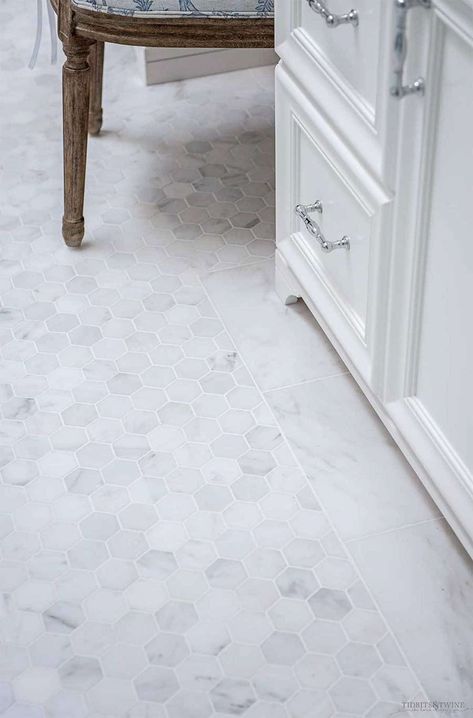 Small Bathroom Remodel With Wallpaper, Marble Bathroom Floor Ideas, Hex Bathroom Floor, White Marble Bathroom Floor, Bathroom Tile Border, Carrara Marble Bathroom Floor, Bathroom Floor Marble, Hexagon Tile Bathroom, White Marble Bathroom