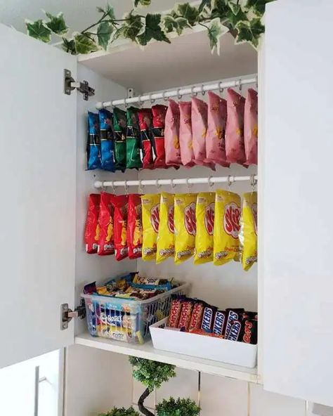 Mum shows off her VERY organised pantry which is colour-coordinated and claims her husband thinks she's 'crazy' Organised Pantry, Kitchen Cupboard Organization, Snack Organizer, Pantry Organisation, House Organisation, Kitchen Organization Pantry, Kitchen Organisation, Organisation Hacks, The Home Edit