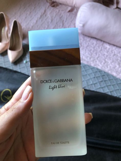 Light Perfume For Women, Perfume Dolce & Gabbana, Dolce And Gabbana Light Blue, Light Blue Dolce Gabbana, Aesthetic Perfume, Dolce And Gabbana Perfume, Light Blue Perfume, Perfume Aesthetic, Blue Perfume