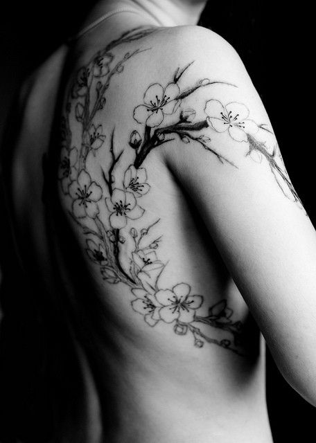 Cherry Blossom tattoo on back in black and white Daisy Tattoo Designs, Tattoo Son, Cross Tattoos, Daisy Tattoo, Blossom Tattoo, Cherry Blossom Tattoo, Pattern Tattoo, Tree Tattoo, Trendy Tattoos