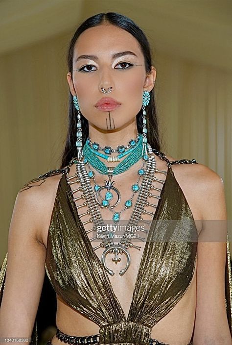 Quannah Chasinghorse, Face Tattoos, Carhartt Women, The Met Gala, American Culture, Native American Culture, Native American Indians, Celebrity Pictures, Festival Bra