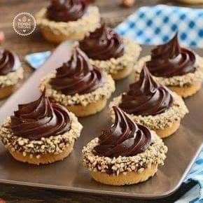 Dolci Finger Food, Tart Dessert, Mini Tart, Fancy Desserts, Tart Recipes, Mini Desserts, Sweet Desserts, Cookie Sheet, Chocolate Desserts