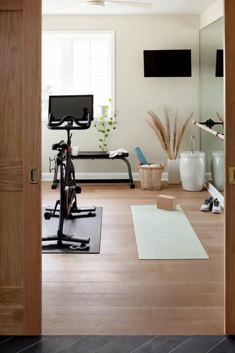 38 Home Gym Ideas Living Room - Home Soils Home Gym And Office Combo, Home Gym Ideas Small Basements, Small Workout Room, Gym Room Ideas, Home Office And Gym, Home Gym Ideas Small, Small Home Gym Ideas, Home Yoga Room, Small Home Gym