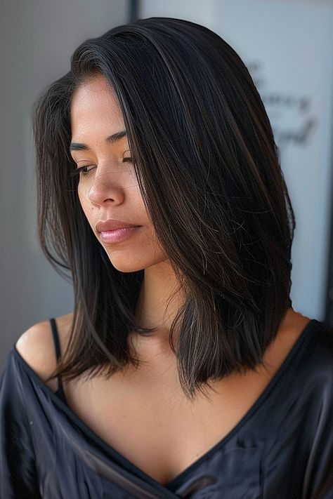 Sleek mid-length angled lob with a glossy finish and a deep side part. Medium Length Bob Brunette, Mid Length Haircut No Layers, Long Bob Haircuts Side Part, Mid Short Haircut, Mid Hair Cuts, Hair Cuts Side Part, Mid Length Hair Side Part, Color Bone Length Hair, Long Layered Hair Side Part