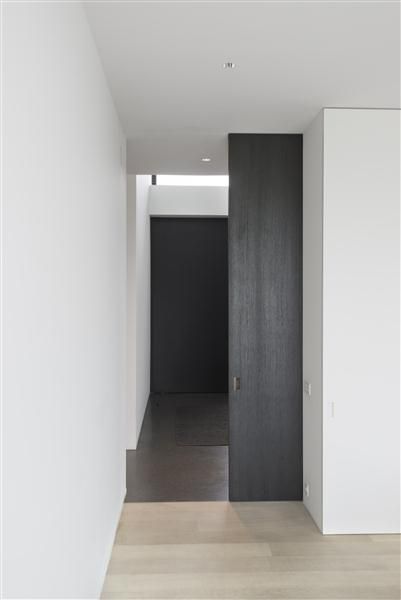 Black Pocket Door, Pocket Door, Sliding Doors Interior, 아파트 인테리어, House Interiors, Interior Architect, Home Doors, Wood Doors Interior, Interior Barn Doors